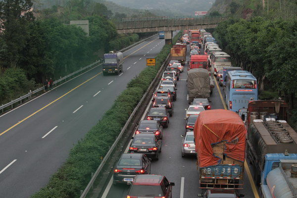 4 injured in 16-vehicle pile-up in SW China