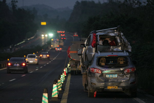 4 injured in 16-vehicle pile-up in SW China