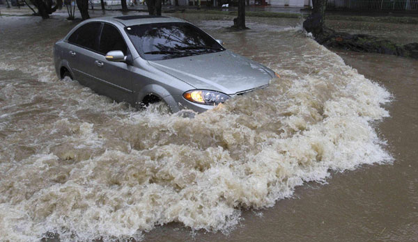 Colombia people suffer floods
