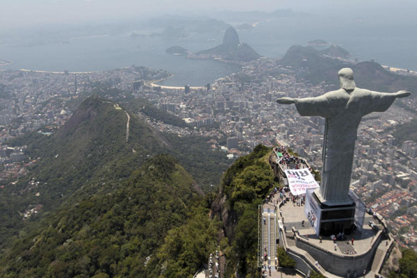 'Against injustice, in defense of Rio'