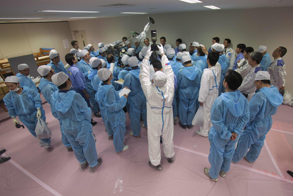 Media allowed into Japan's tsunami-hit nuke plant
