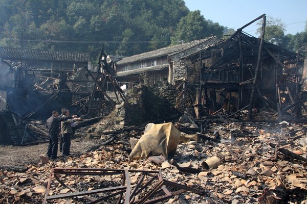 E China fire destroys 70 houses
