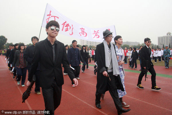 Students show off creativity in high school parade