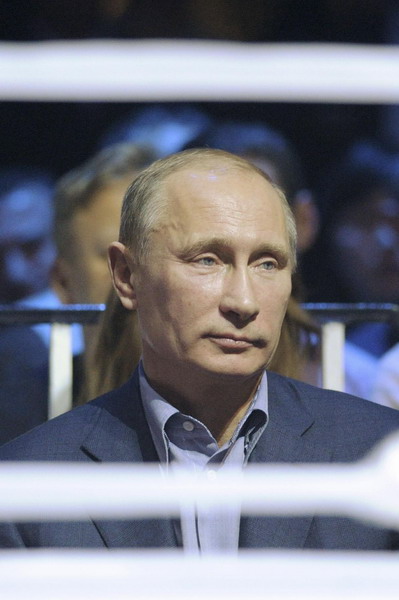 Putin attends MMA event, gets jeered