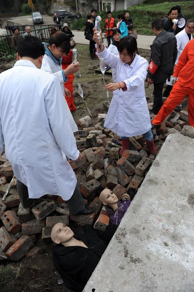 13,000 take part in quake drill