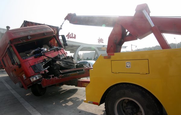 5 die in 40 vehicle pile-up in C China