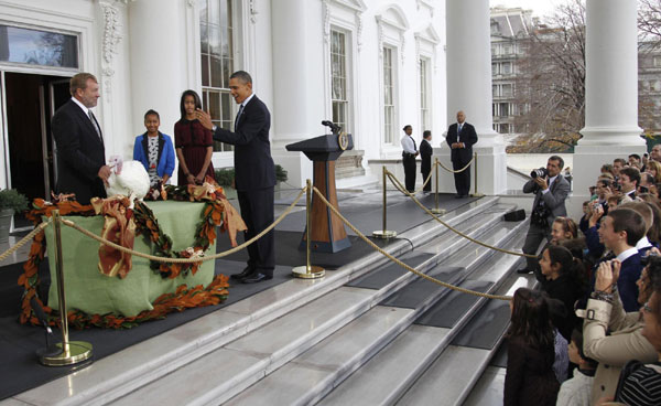 Obama pardons Thanksgiving Turkey at White House