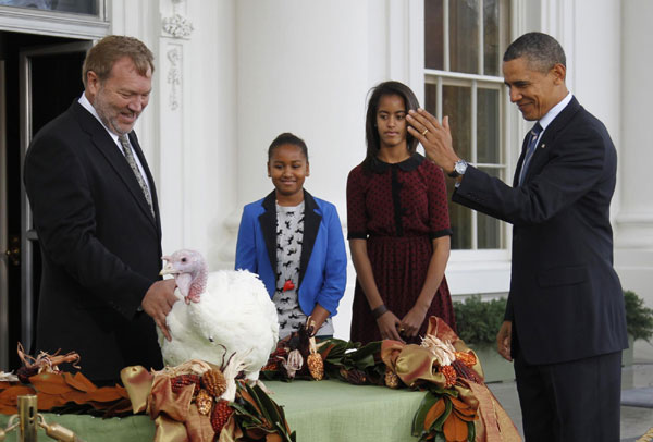 Obama pardons Thanksgiving Turkey at White House