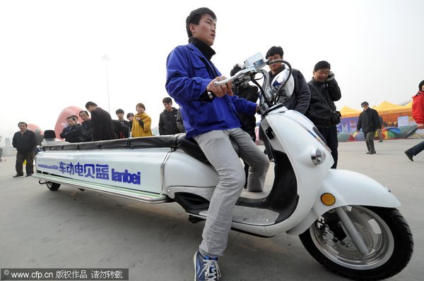 Limo-like bicycle on display in E China