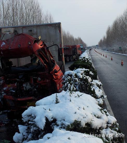 Sudden snow unleashes deadly chaos on freeway