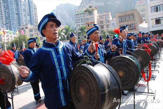 500 copper drums in one S China festival