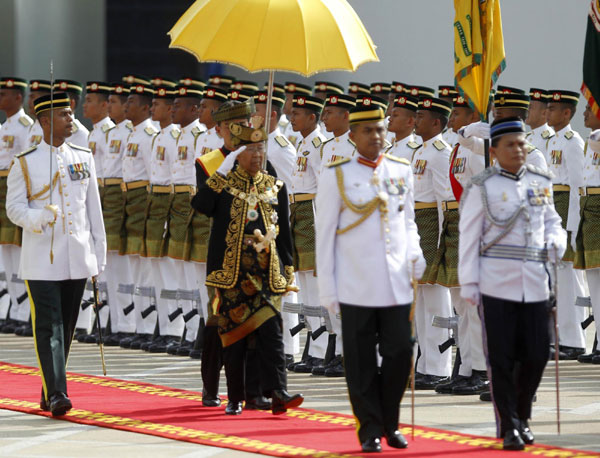 Malaysian king assumes throne a second time