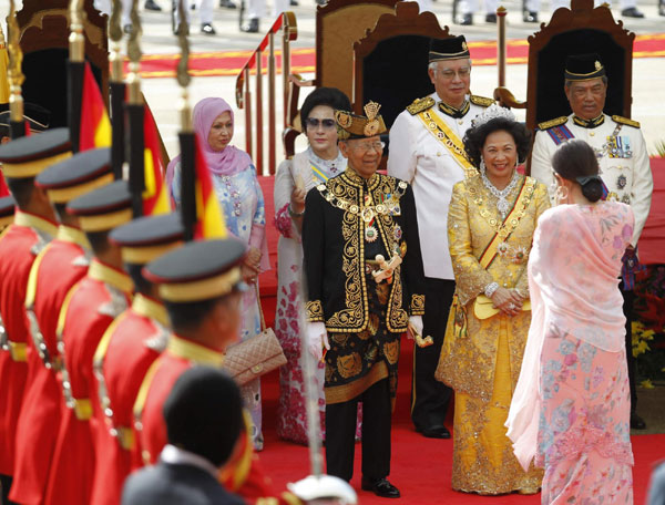 Malaysian king assumes throne a second time