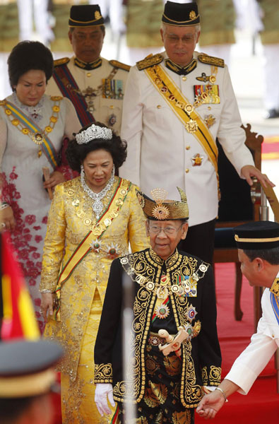 Malaysian king assumes throne a second time