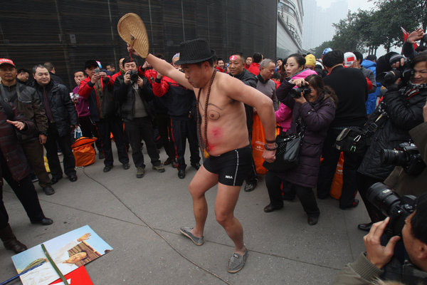 1,200 in frigid plunge across Yangtze