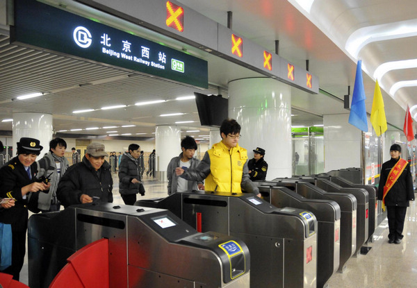 Beijing puts three subway lines into operation