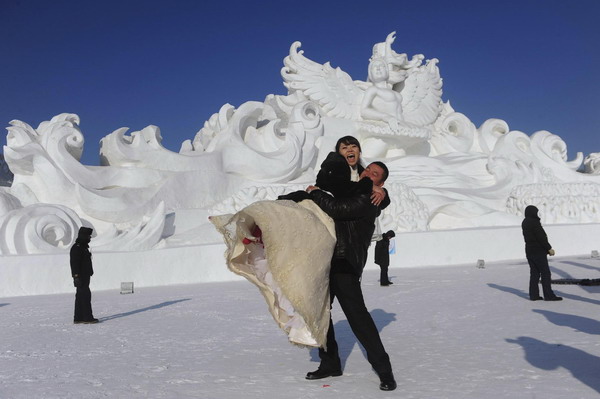 Mass ice wedding in NE China