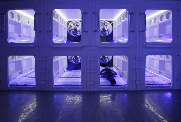 Capsule beds land in Hong Kong