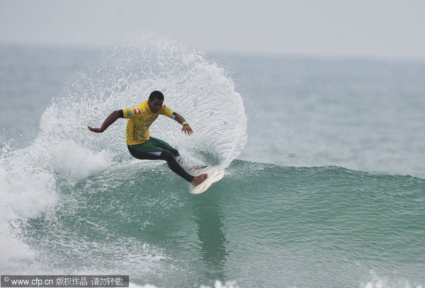 China Cup surfing event kicks off in Hainan