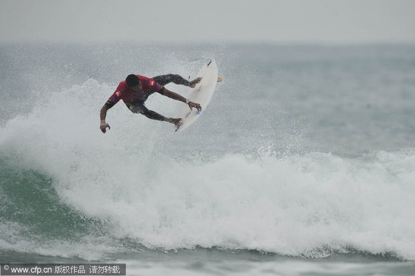 China Cup surfing event kicks off in Hainan