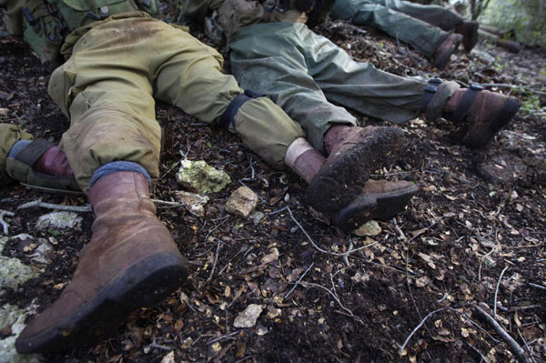 Israeli soldiers simulate battle conditions