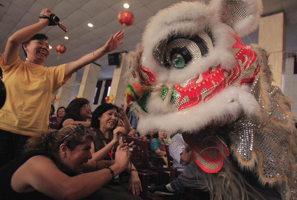 Thailand's Queen celebrates Chinese Lunar New Year