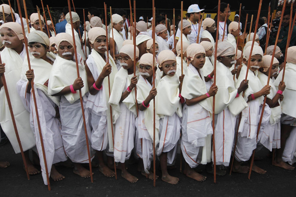 485 'Mahatma Gandhi' kids set world record