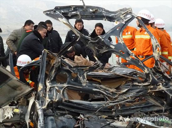 Mudslides drown two cars in NW China