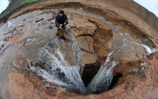 Cave-ins create hundreds of holes in C China