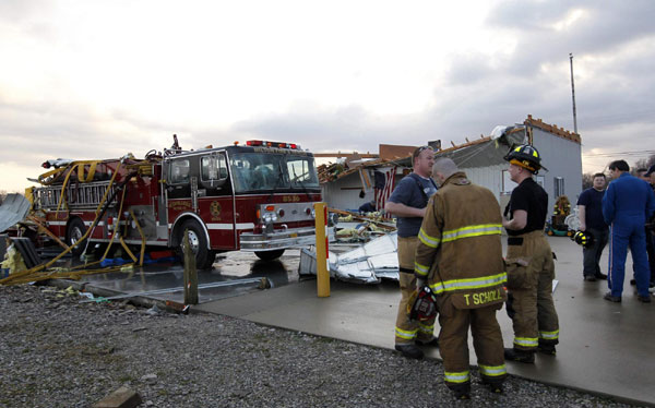 Tornadoes kill 14 in central US
