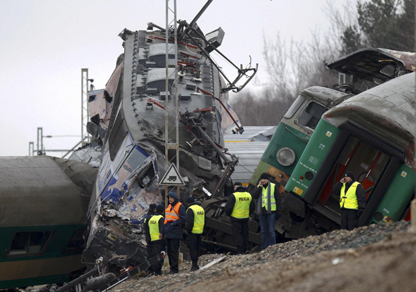 15 killed, 56 injured in Polish trains crash