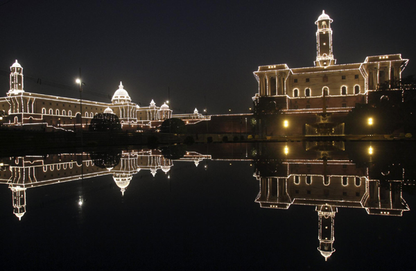 New Delhi: night and day