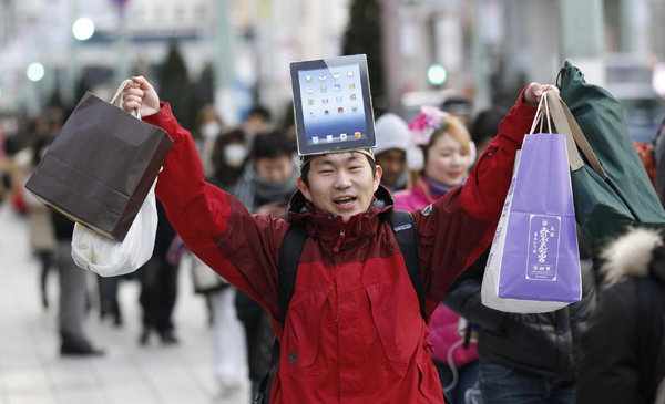 People await sales of the new iPad