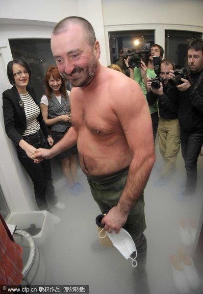 Man endures -140 C for 15 mins