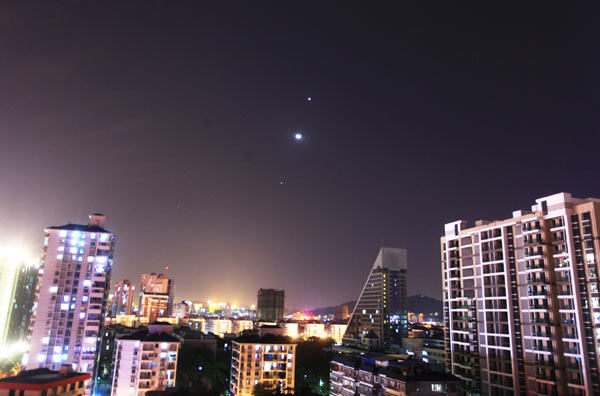 Venus, Jupiter and the moon align