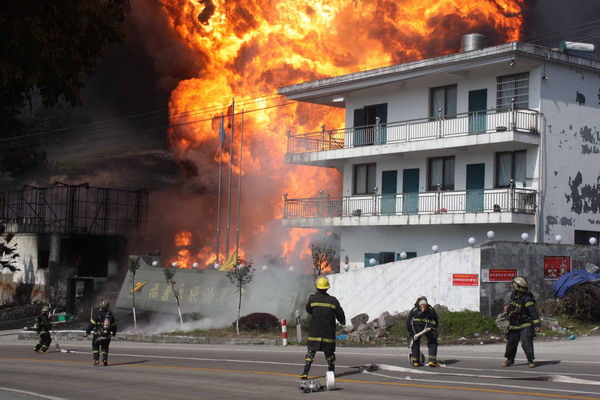 Fire triggers blast at ink plant in E China