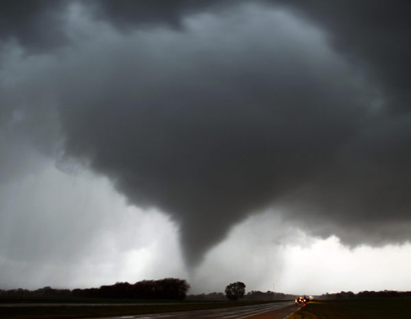 Storms sweep US Midwest