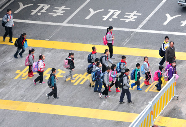 Fuzhou sets up student crosswalk
