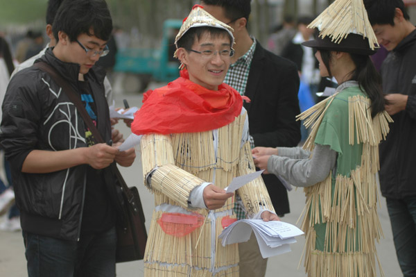 Chopstick outfits enhance environmental awareness