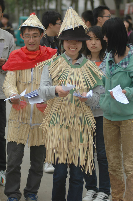 Chopstick outfits enhance environmental awareness