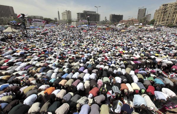 Egyptians pray for commitment to democracy