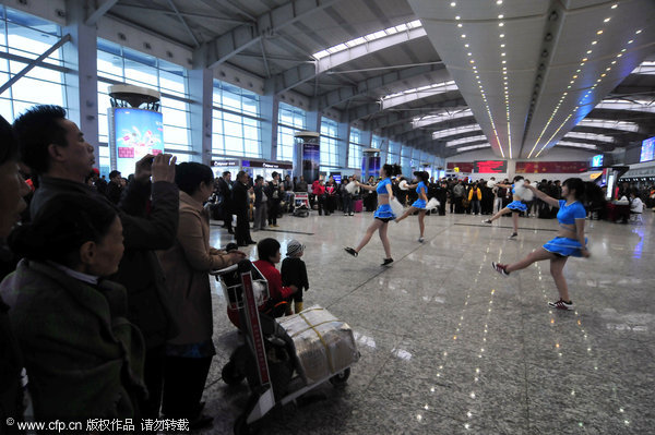 Airport offers dancers to delayed passengers