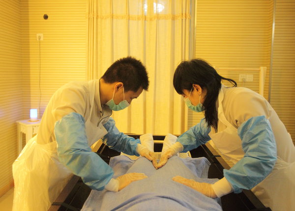 China's first encoffiners rise in E, born after 1990s