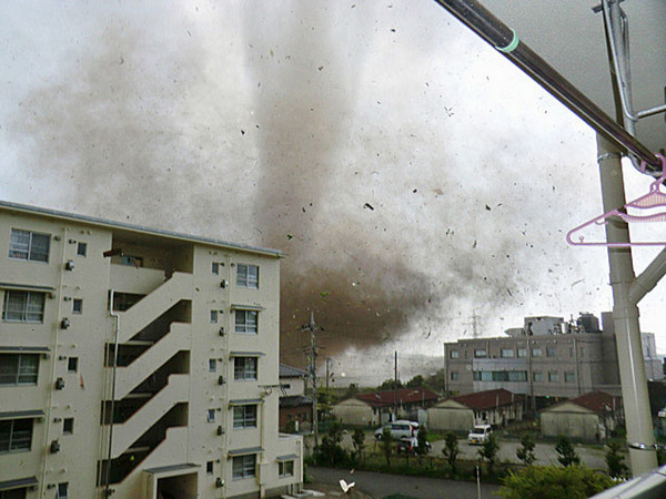 Tornado hits Japan