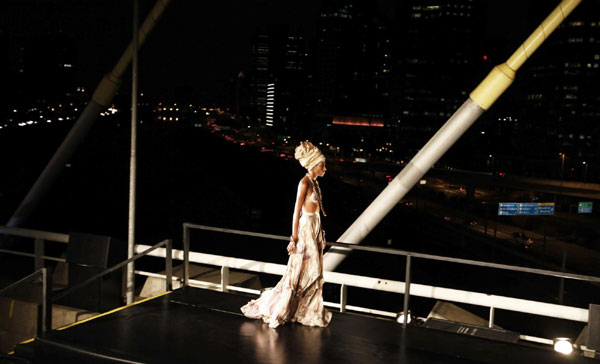 Fashion show wows Sao Paulo