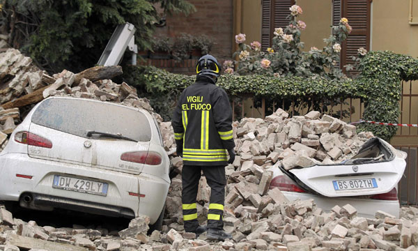 Strong quake hits N Italy