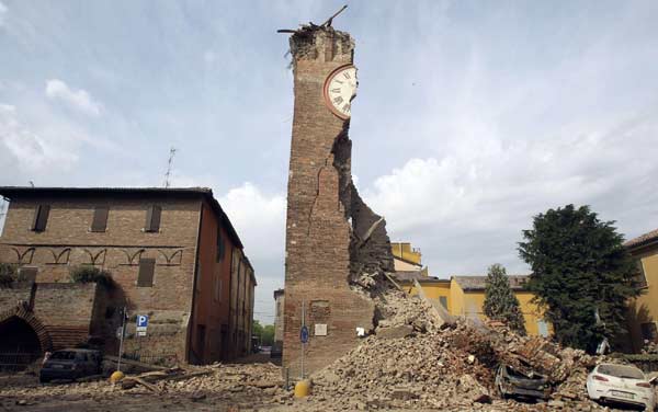 Strong quake hits N Italy