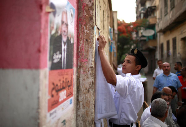 Egyptians start voting in presidential race