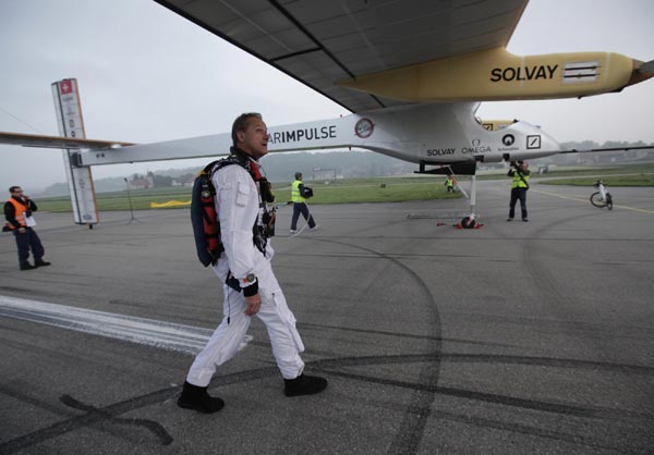 Solar Impulse attempts intercontinental flight