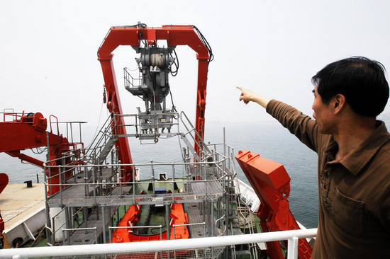 China's submersible to try 7,000-meter dive
